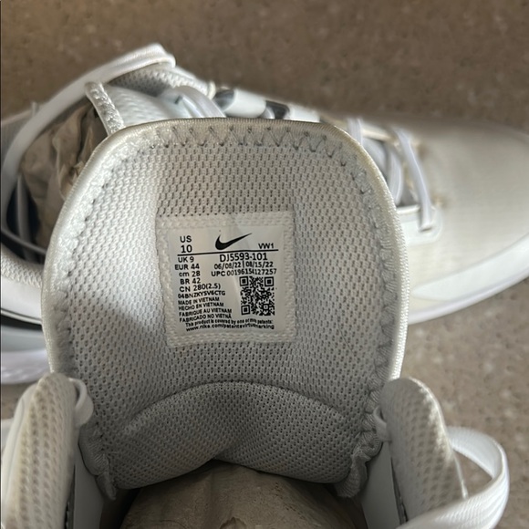 Nike White Golf Shoes - Picture 2 of 3